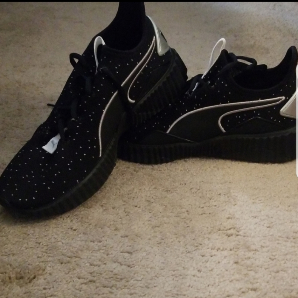 Puma womens tennis shoes like new